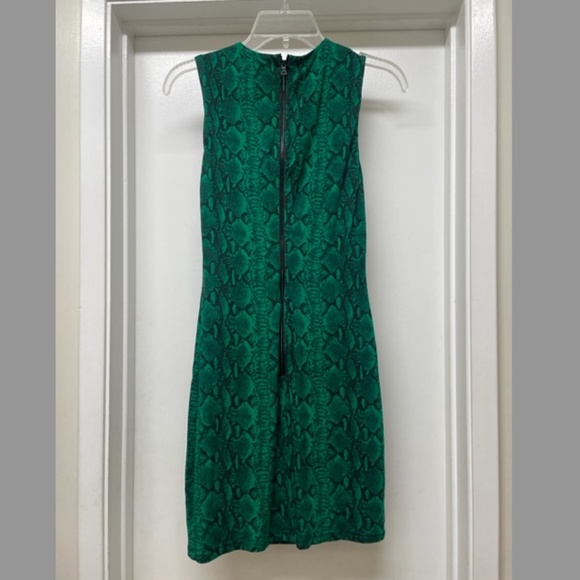 Alice + Olivia Delora Dress Green Snake Print EUC - Picture 7 of 8